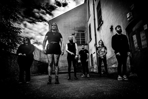 Criado por lobos, pronto para a guerra – Hard To Explain lança uma masterclass implacável de metal
